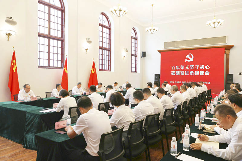 2023年7月1日，市城投集團公司黨委開展“七一”主題黨日活動，集團公司黨委書記、董事長余新民現(xiàn)場講授黨課。.jpg